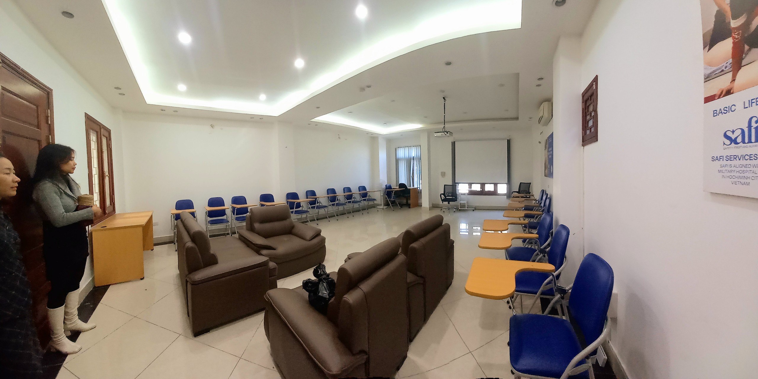 Cho thuê nhà mặt phố Yên Lãng, Dtich 80m x 8 tầng, MT 7m, nhà thông sàn có thang máy, 75 triệu