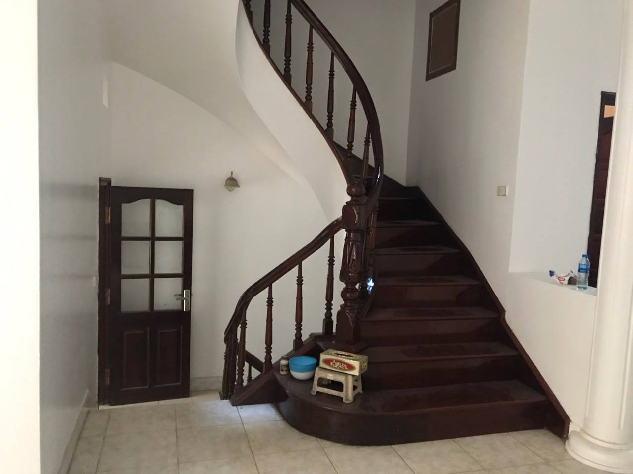 Cho thuê nhà ngõ 12 Đặng Thai Mai , DT : 150m xdung 80m x 3 tầng ( sân trước 45m , sân sau 25m ), ô tô vào nhà, 25 triệu