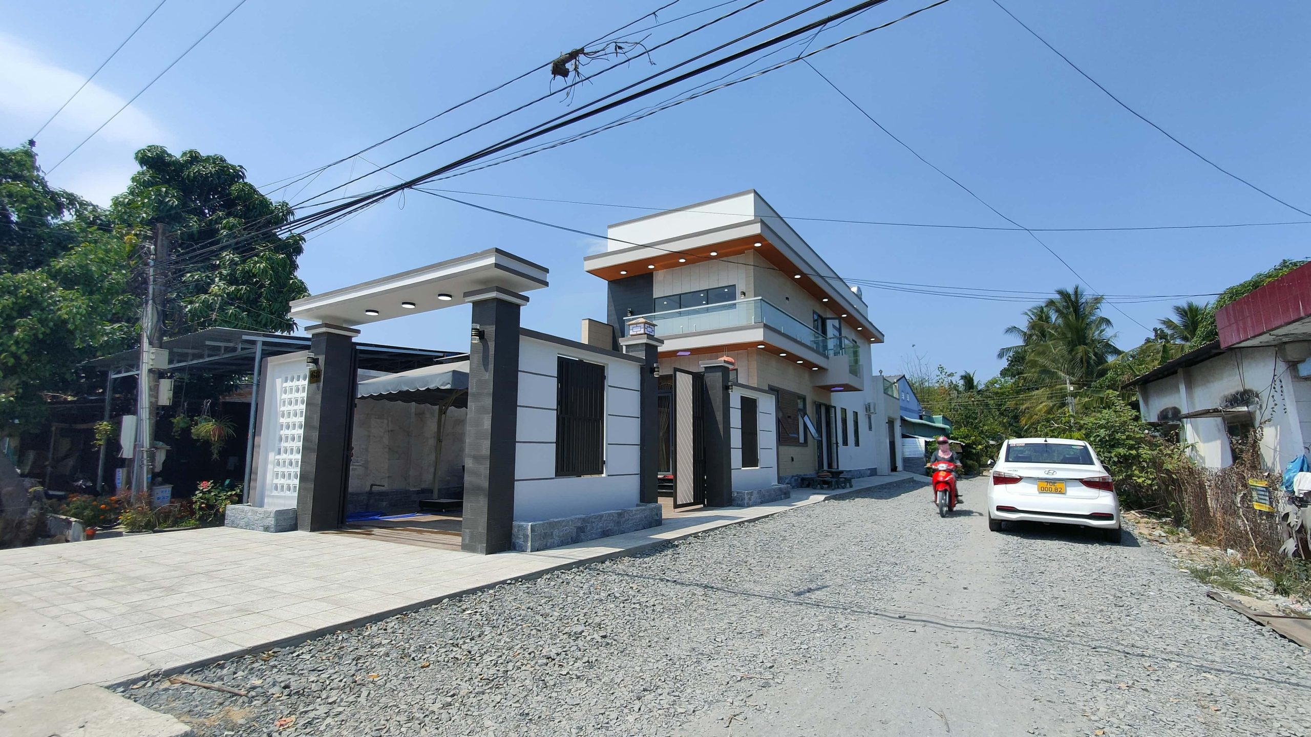 Bán Nhà Lầu Mặt Tiền Tặng Toàn Bộ Nội Thất