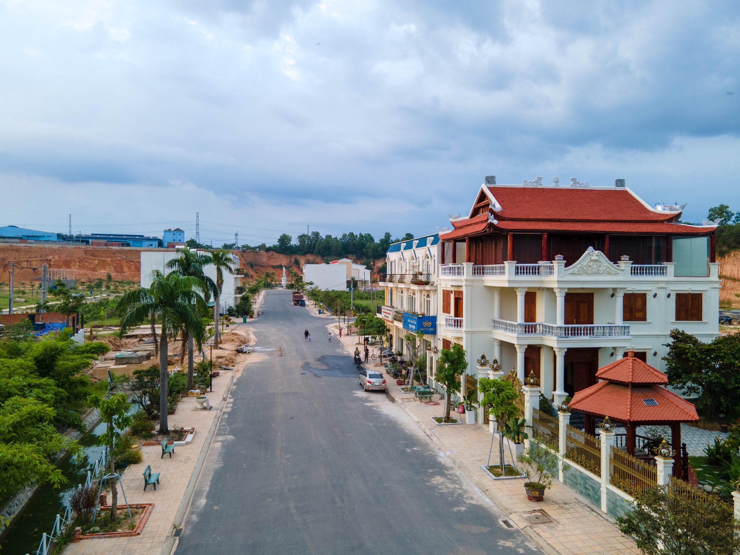 Nhà phố biệt lập ngay TTHC Uyên Hưng chỉ từ 2tỷ6