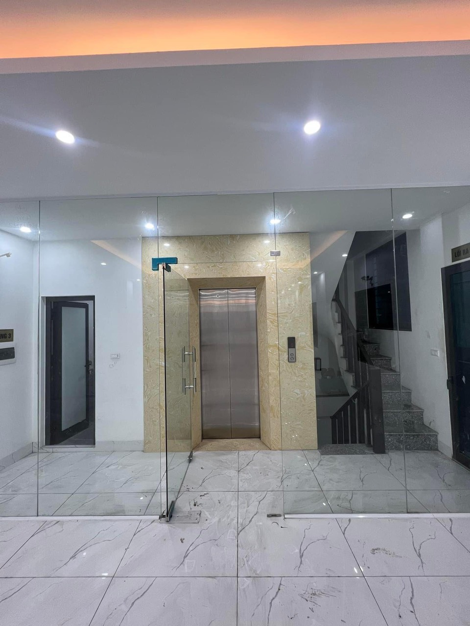 Cần cho thuê nhà 3 tầng mặt phố Trương Định mặt tiền rộng, kinh doanh đỉnh.