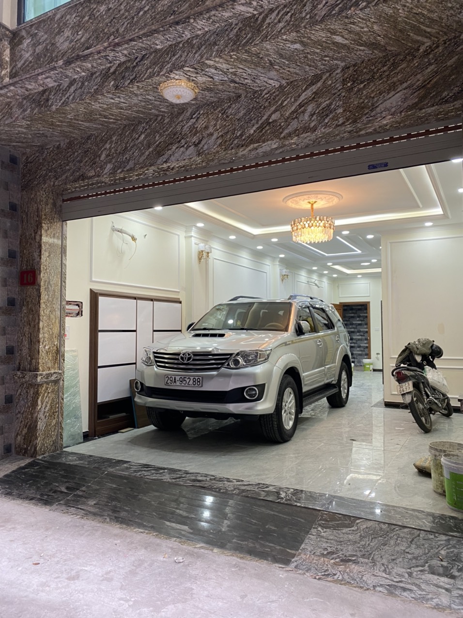 GẤP PHÂN LÔ Ô TÔ TRÁNH THANG MÁY NHẬP NGOẠI THIẾT KẾ HIỆN ĐẠI 3 THOÁNG GẦN PHỐ