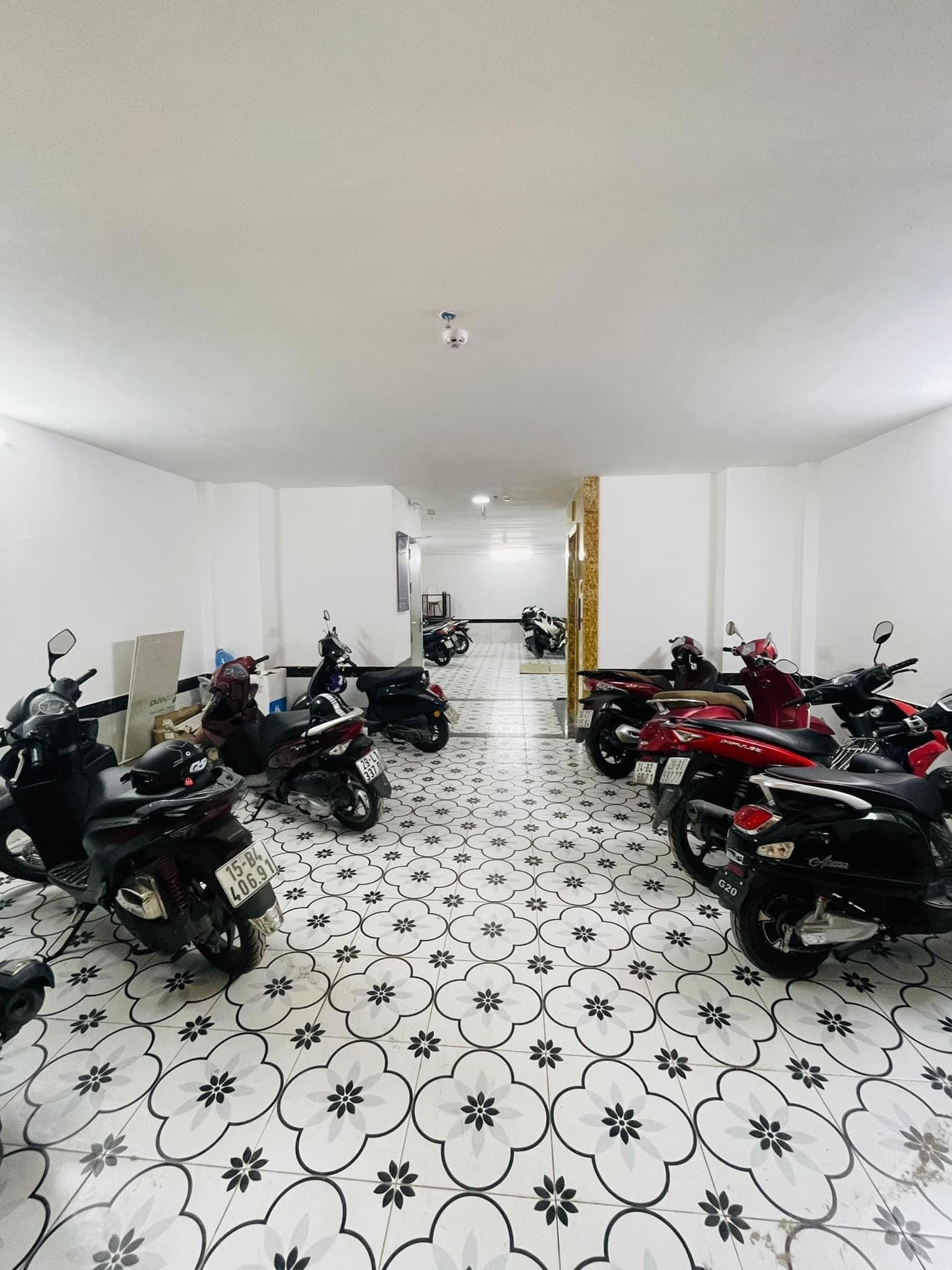 Tòa nhà dịch vụ đẹp nhất Hoàng Cầu, Đống Đa, 9 tầng, 28 phòng, ô tô vào nhà, dòng tiền 120tr/tháng, full nội thất cao cấp. 36 tỷ.