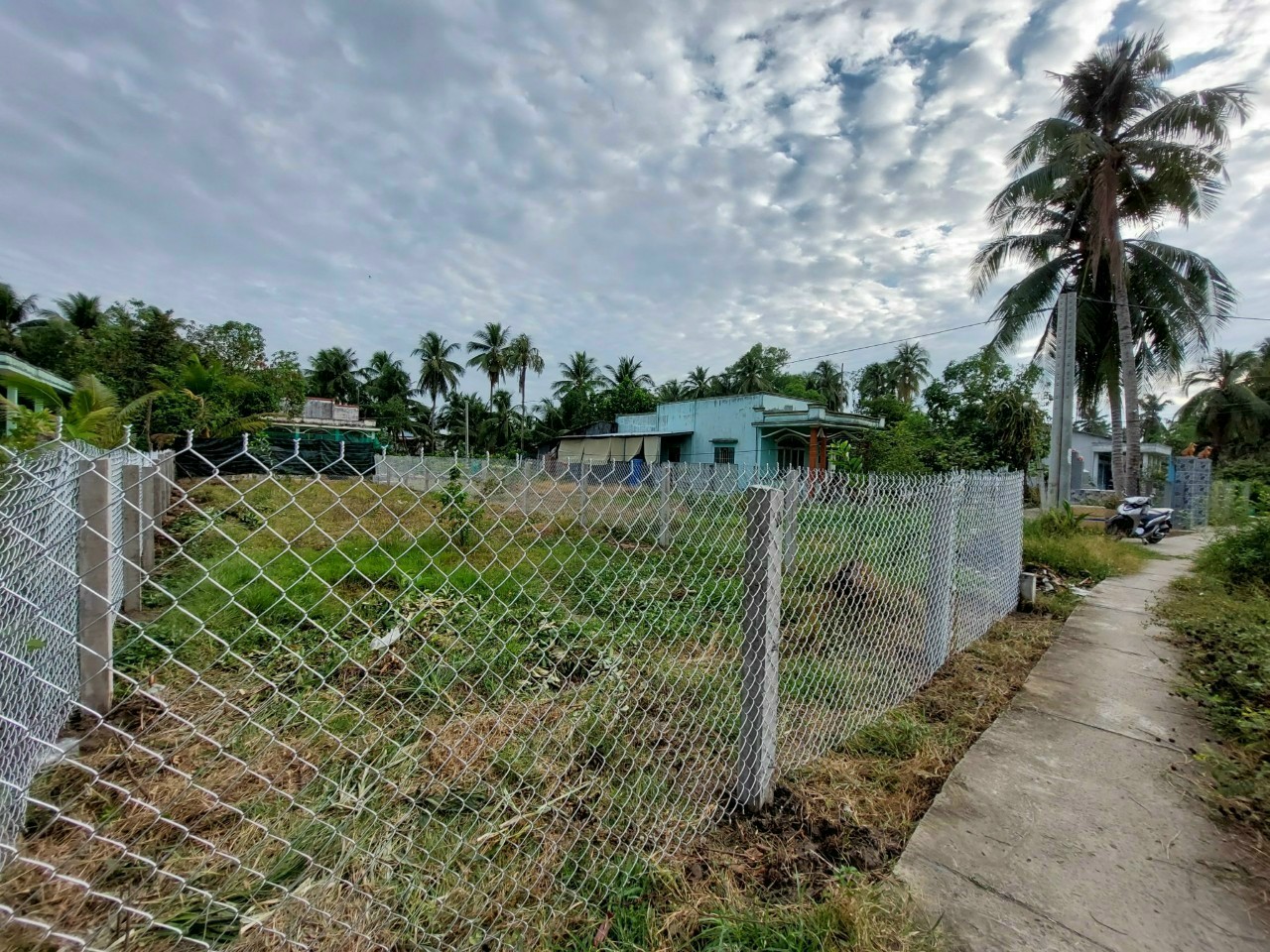 242m2 đất nền, 50m2 thổ cư đô thị.thich hợp làm nhà có vườn thư giãn, cách chợ vĩnh bình 400m, ket tiền bán vốn 720tr