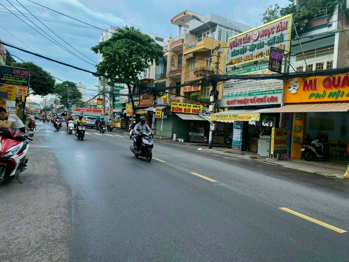 Bán Nhà MẶT TIỀN Lê Hoàng Phái, P.17 _ 5m x 22m