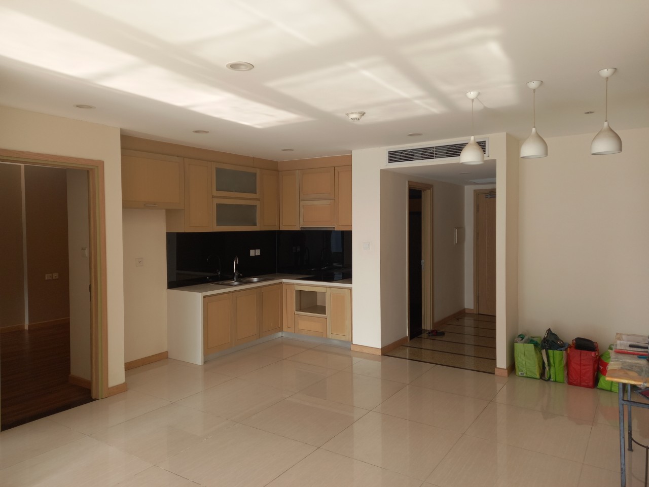 Bán CC Thăng Long Number one: 120m, tầng 18, hướng đông nam.