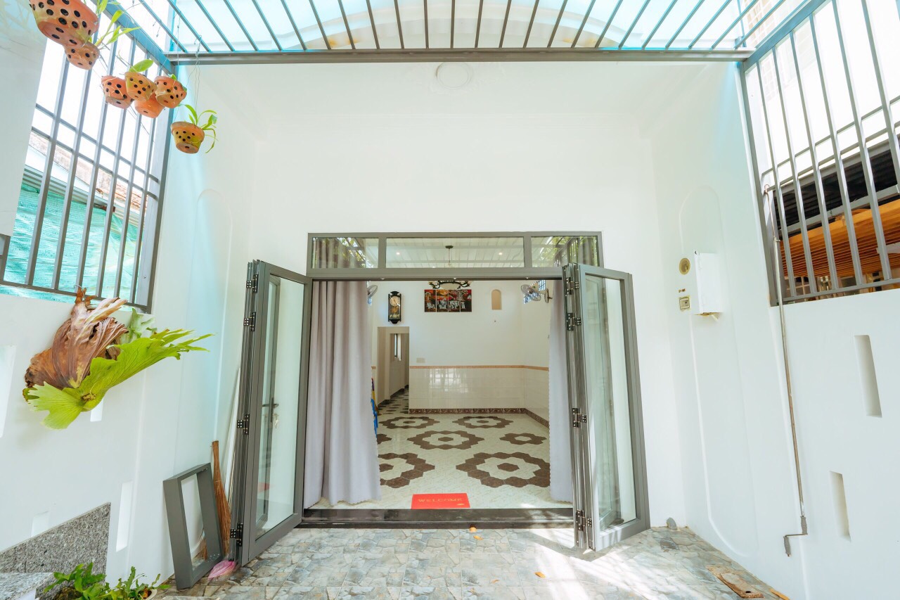 Cho thuê nhà 2 TẦNG MẶT TIỀN LÊ ĐẠI HÀNH