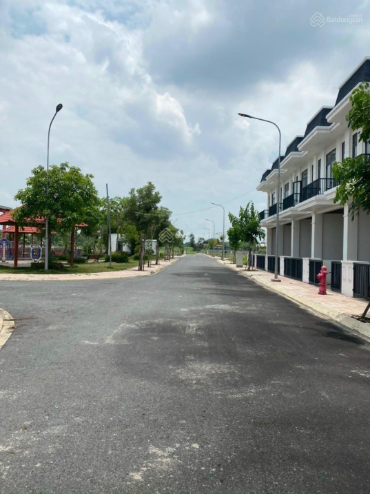 Kèo thơm chủ cần bán gấp lô B2 dự án Young Town Tây Bắc Sài Gòn, đối diện công viên, 80m2, 800tr