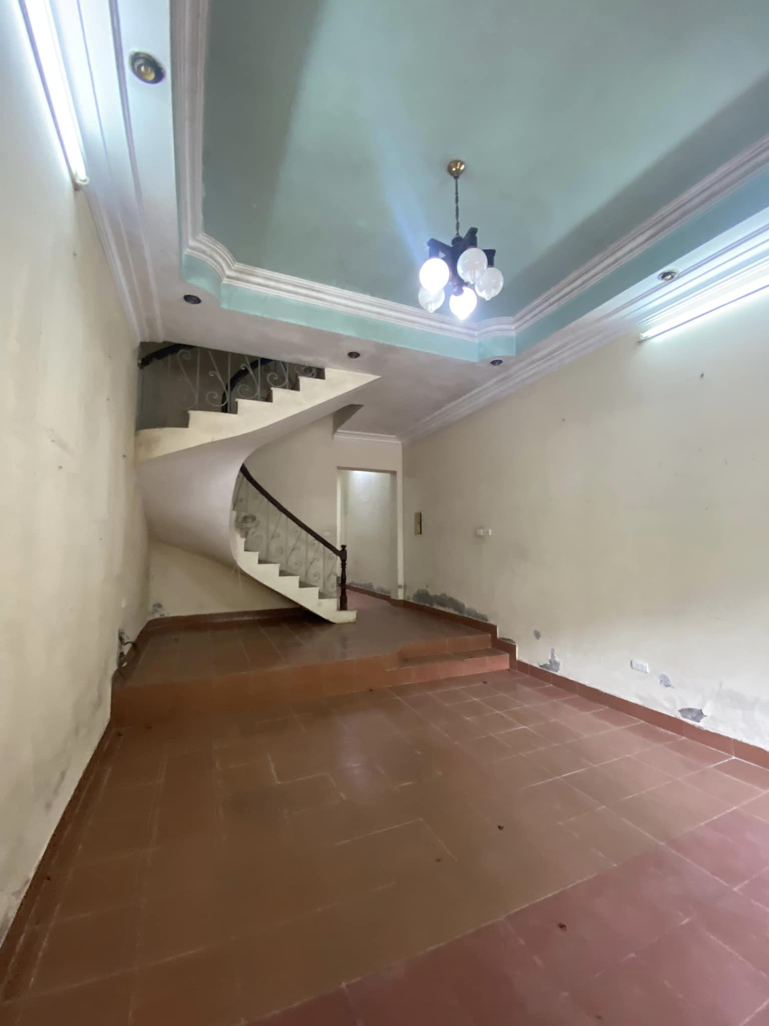 Nhà mặt ngõ 24 Kim Đồng đẹp như phố, view hồ, 60m2, MT 4.5m, giá 16.8 tỷ