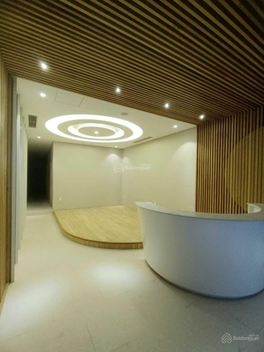 MT 3 tầng Nguyễn Thái Học sát chợ Hàn đang cho thuê 70tr/1th, HĐ còn hơn 4 năm