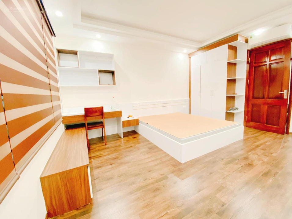 Máy in tiền siêu đỉnh phố Xuân Thủy - Cầu Giấy, doanh thu khủng, mới, đủ nội thất, DT 50m2, 6,5 tỷ