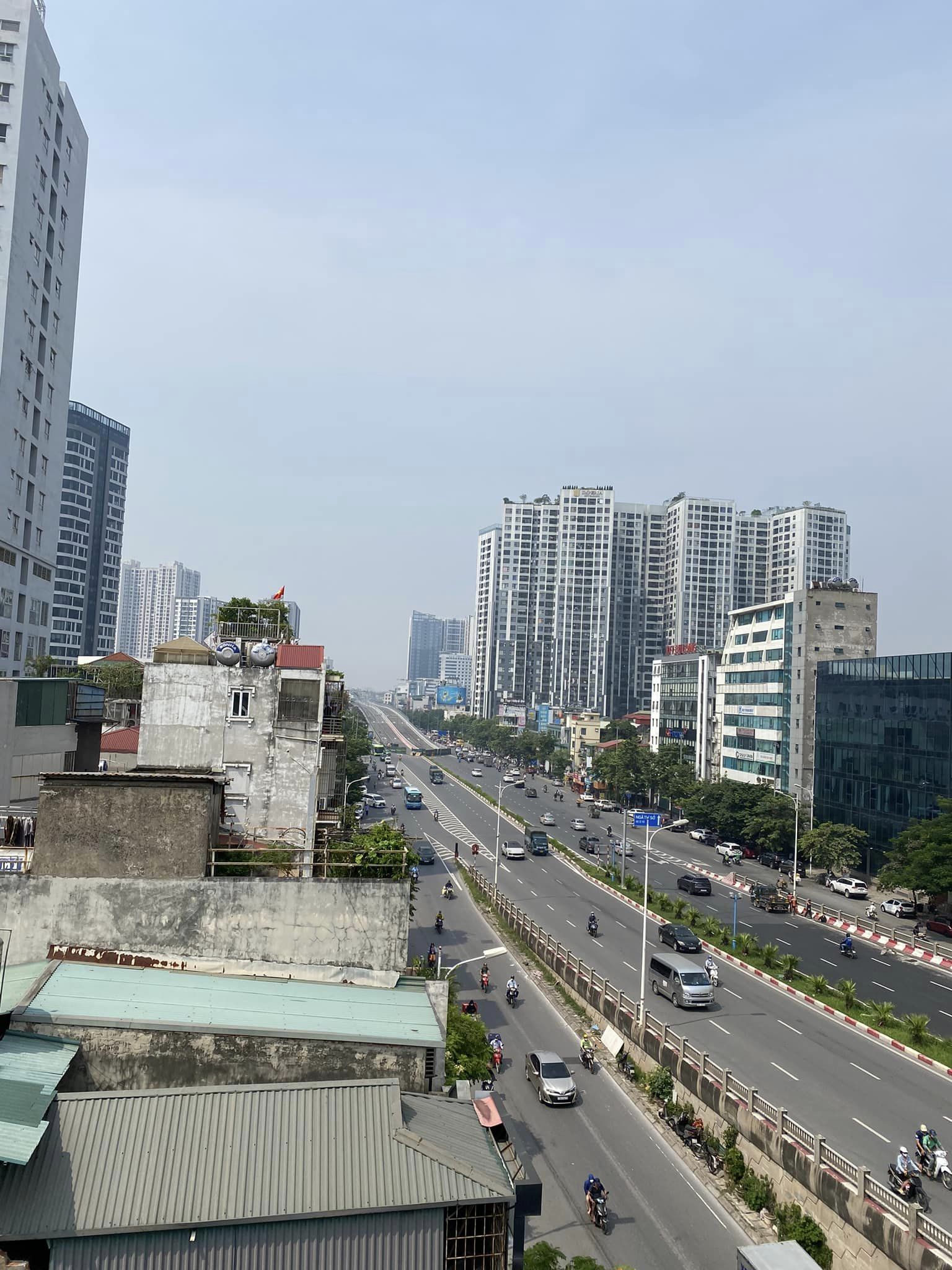 Nhà mặt phố chân cầu Vĩnh Tuy, 106m2, MT 5m, nở hậu, giá 220 triệu/m2