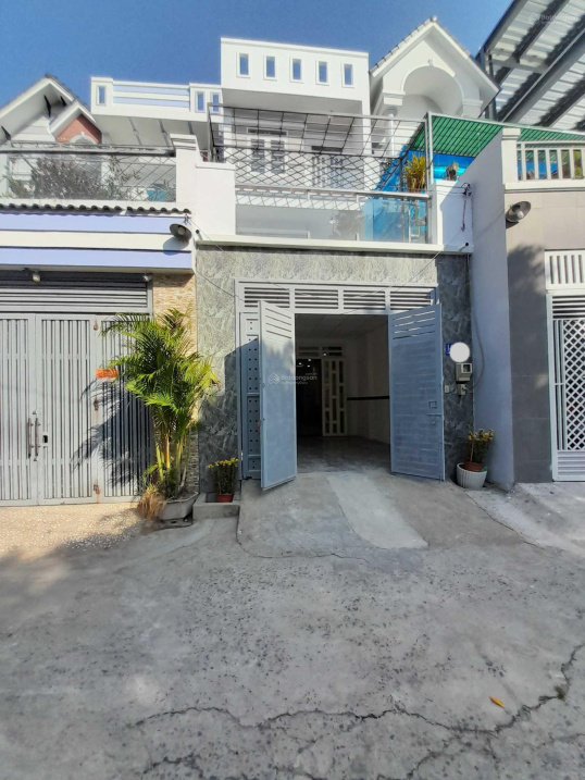 Nhà đẹp 3 tầng, hẻm ôtô 5m, phường Thới An, DT: 4.5 * 17m (giá: 4 tỷ 700 còn TL)