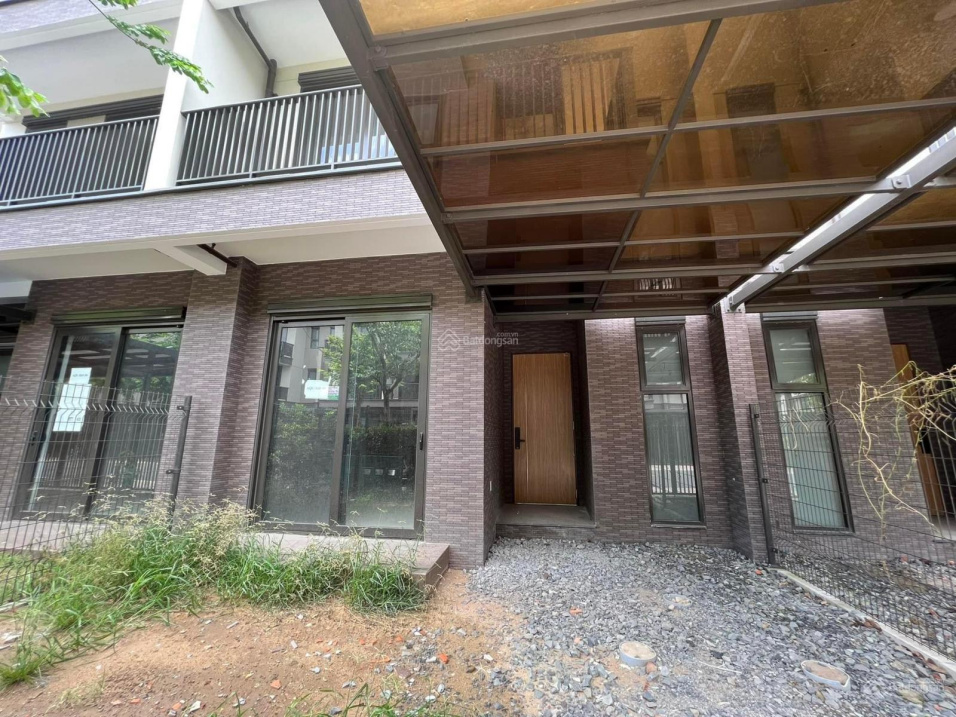 Nhà phố vườn 1 trệt 2 lầu giá 4 tỷ. LH: 0939 022 929