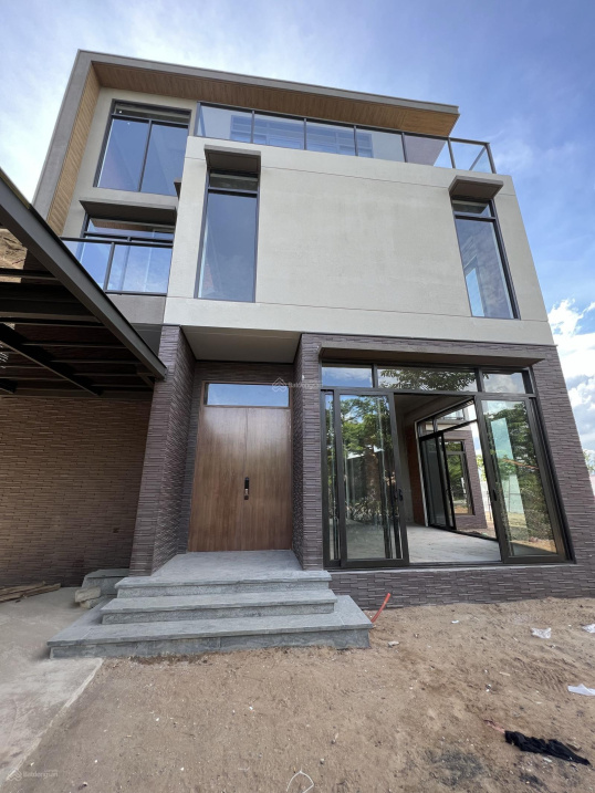 Nhượng lại căn dinh thự Rivera 400m2 đất vuông vức đối diện hồ bơi rất đẹp đã bàn giao nhà