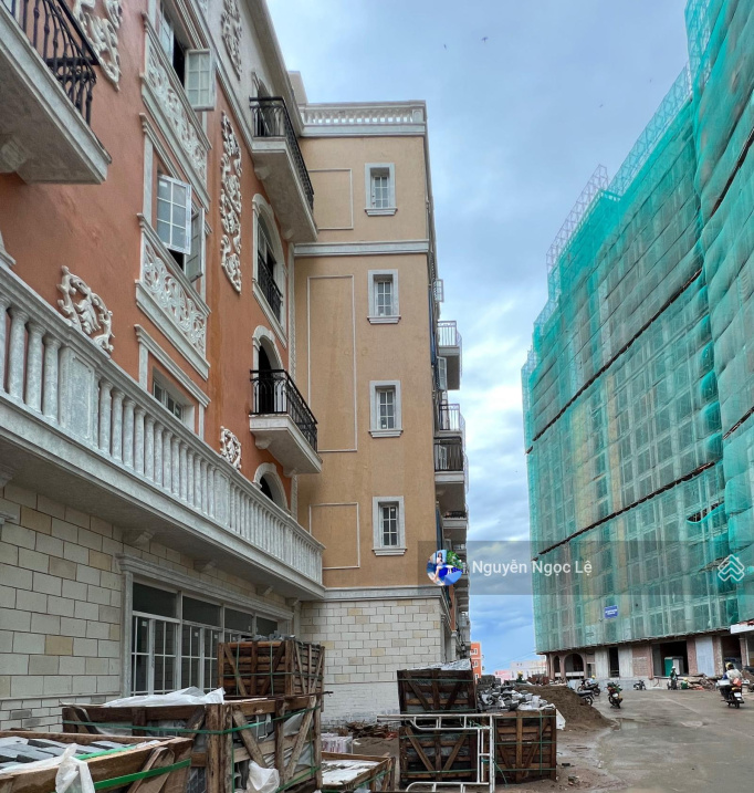 Shophouse 5 tầng căn góc 3 mặt thoáng xây full đất giá gốc chỉ 24.5 tỷ sát biển và cáp treo