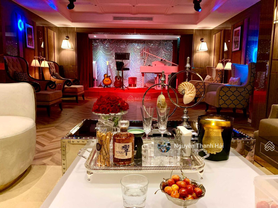 Siêu phẩm có phòng trà karaoke tại tầng hầm, 280m2 đất, 630m2 sàn. Nội thất 100% nhập khẩu châu Âu