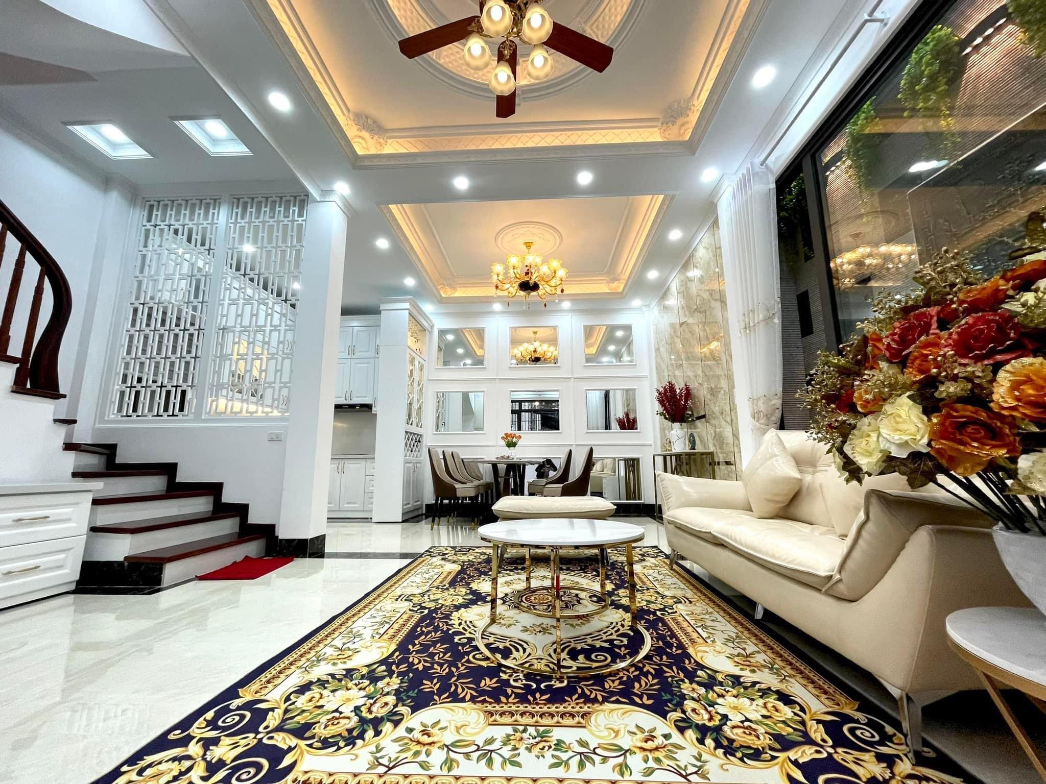 Bán nhà ngõ 98 Thái Hà ô tô tránh - Gara 7 chỗ - Nhà đẹp thoáng trước sau