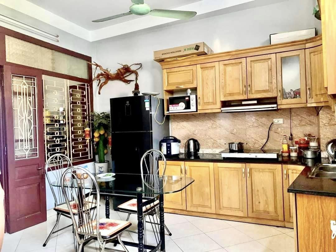 Nhà mặt phố Thanh Nhàn, kinh doanh đỉnh, 60m2 x 4T, giá chỉ 250 triệu/m2