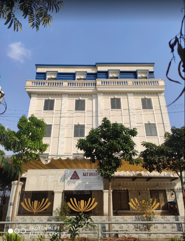 CHO THUÊ VĂN PHÒNG 230M2 FULL NỘI THẤT GIÁ TỐT NHẤT MẶT TIỀN ĐƯỜNG KHU PHỐ 3