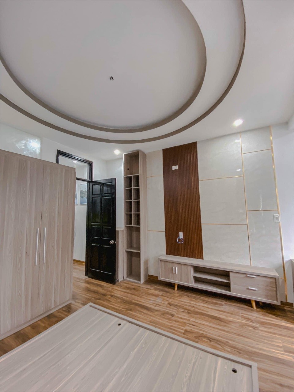 Bán nhà mặt tiền đường Ông Ích Khiêm, Hải Châu, 4 tầng, 41 m2, đường 11m, sầm uất bậc nhất. Chỉ 8,8 tỷ.