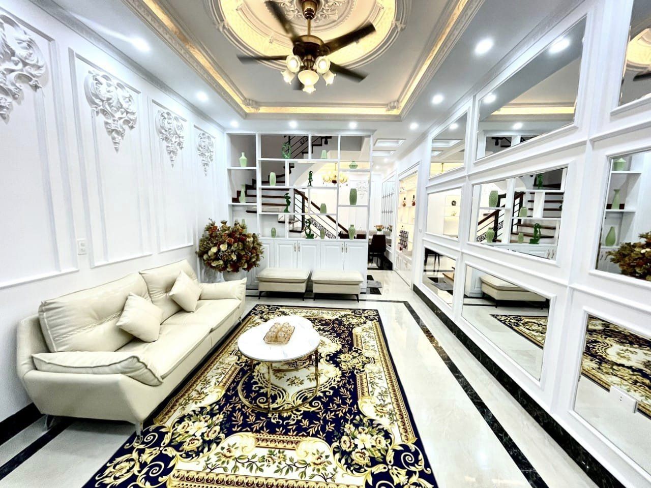 Đắc địa, không có căn thứ 2 phố Lạc Trung, 115mx5tx6m, sổ phân lô, vỉa hè, lô góc, KD