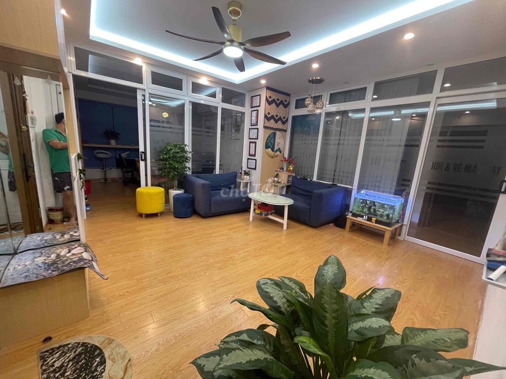 Cần bán căn hộ chính chủ 107m2 cách hồ Gươm 6.5km