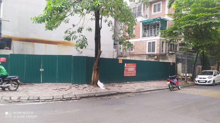 Bán đất tặng nhà Võng Thị, Tây Hồ. Mặt tiền rộng chia được thành 3 lô.183m2, 24 tỷ