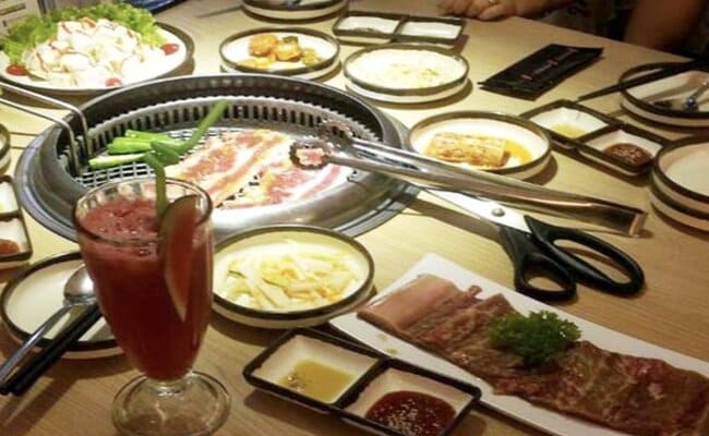 King BBQ Deli có không gian lịch sự, ấm cúng an-gi-vincom-ba-trieu-3