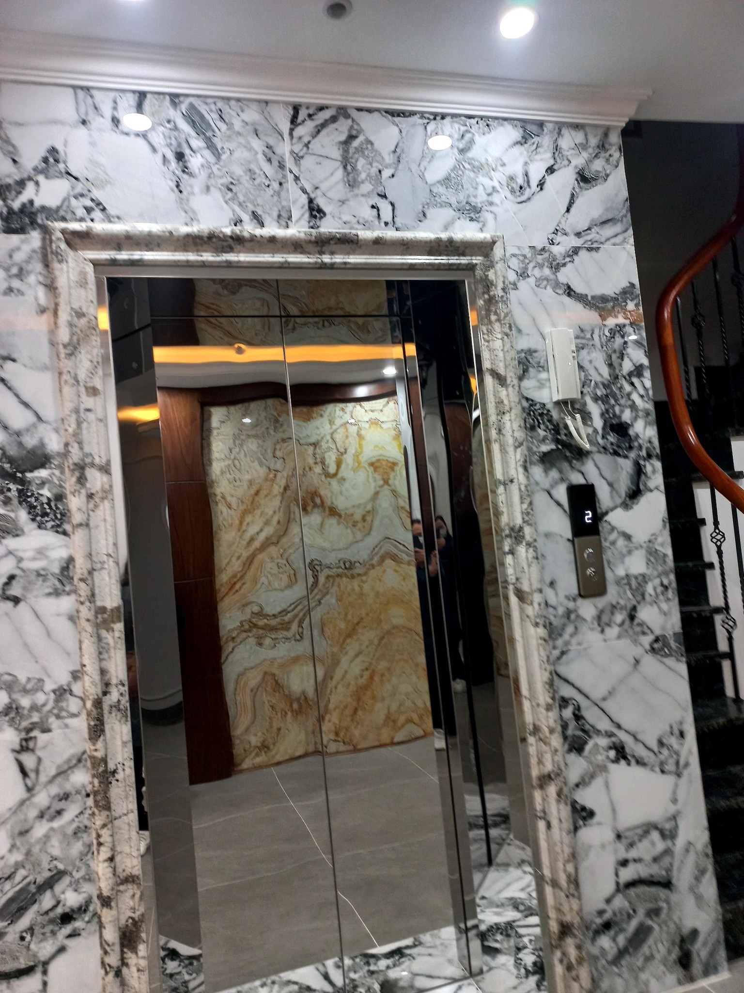 Bán tòa nhà CCMN Chùa Bộc, Đống Đa 80m, 7 tầng Thang máy, MT 5.2m, 17 phòng cho thuê, thu đều 100 triệu 1 tháng, giá 17 tỷ 5.