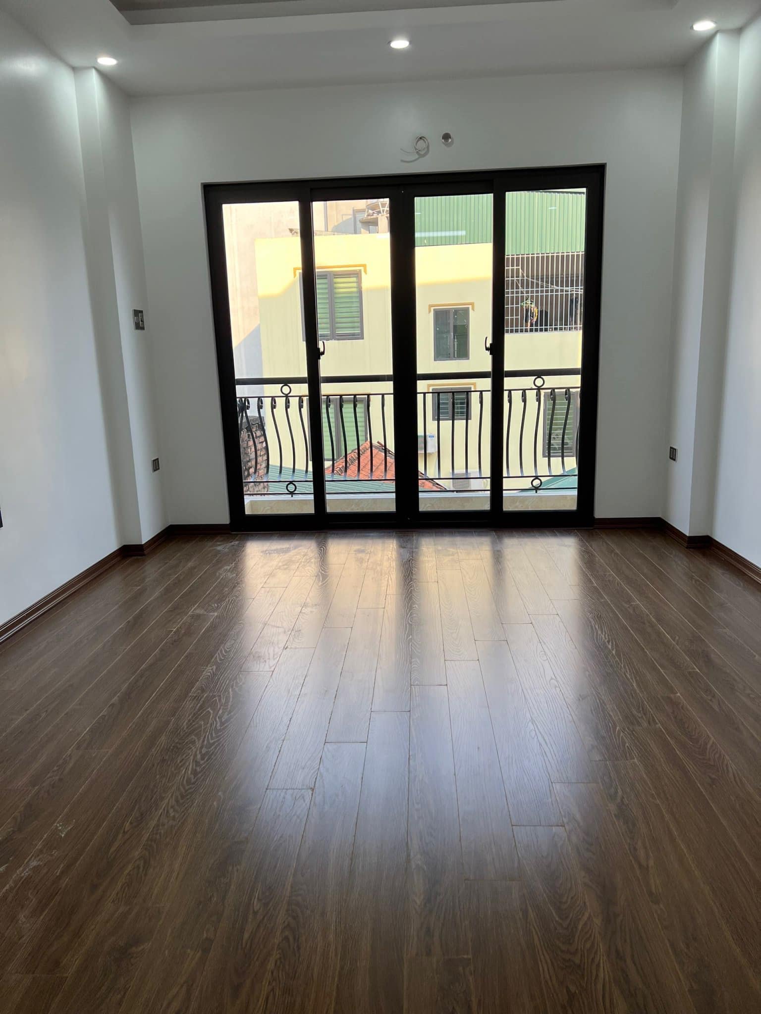 Bán nhà An Dương Vương, Tây Hồ 60m, MT 4m, lô góc, 2 mặt tền, ngõ ô tô vào nhà, giá 4 tỷ 9.