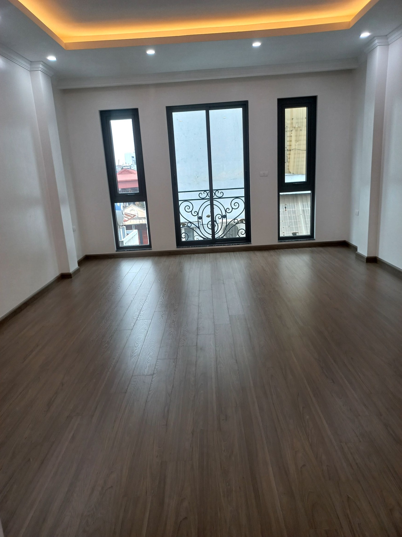 Bán nhà mới đẹp Chùa Bộc, Đống Đa 40 m, 6 T thang máy, MT 4.5m nhà đẹp ở luôn, giá 7 tỷ 2.