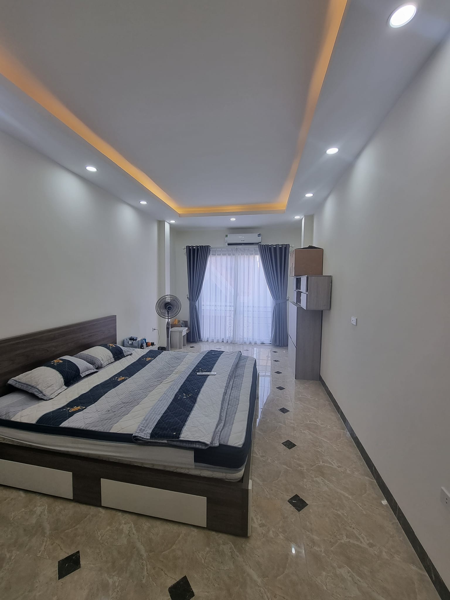 Bán nhà siêu đẹp Lạc Long Quân, Tây Hồ, 35m, 5 tầng, nhà đẹp ở luôn, giá 5 tỷ 29.