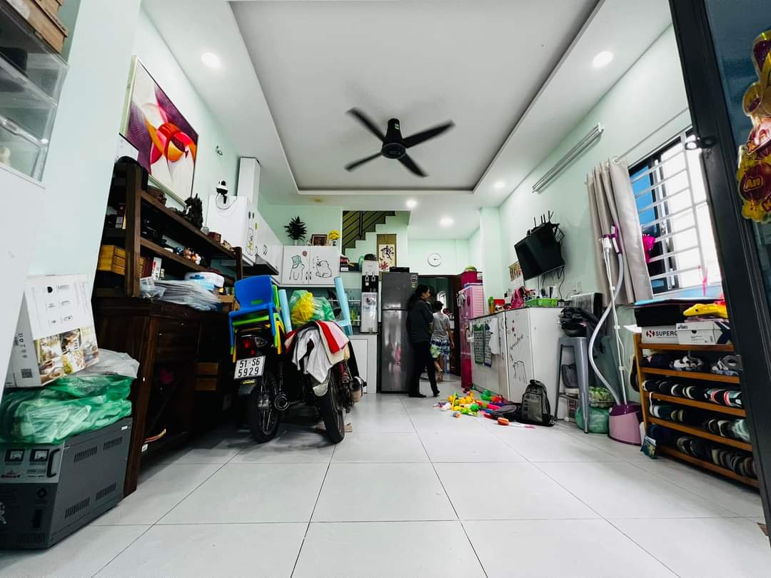 NHÀ PHẠM VĂN ĐỒNG-TRẦN BÌNH TRỌNG P1 Q.GÒ VẤP-50M2 -3 TẦNG CHỈ 4 Tỷ x