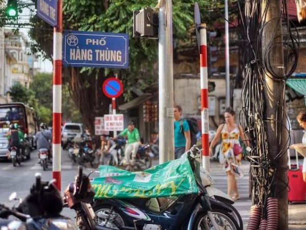 2 ban-nha-hang-thung-hoan-kiem-2-min