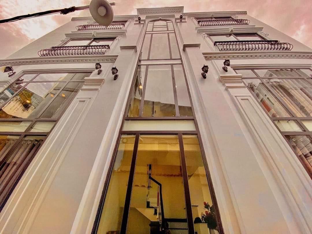 BÁN NHÀ như LÂU ĐÀI- Khu PHAN XÍCH LONG PHÚ NHUẬN- gần 70m2- 4 TẦNG- CHỈ 11 TỶ x