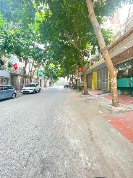 Bán nhà nguyên căn Đường Lê Hồng Phong Hà Đông 60m2*4T MT 4.3m giá chào 22.3 tỷ