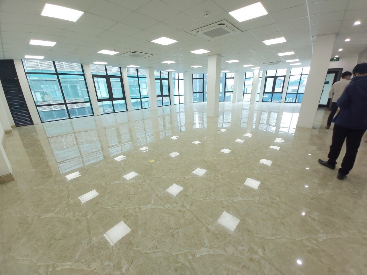 ÁP LỰC KHỦNG KHIẾP CỦA NH, CHỦ HẠ NHIỀU LẦN BÁN NHÀ MP NGUYỄN VĂN HUYÊN, 120*8, MT8M, 36TỶ