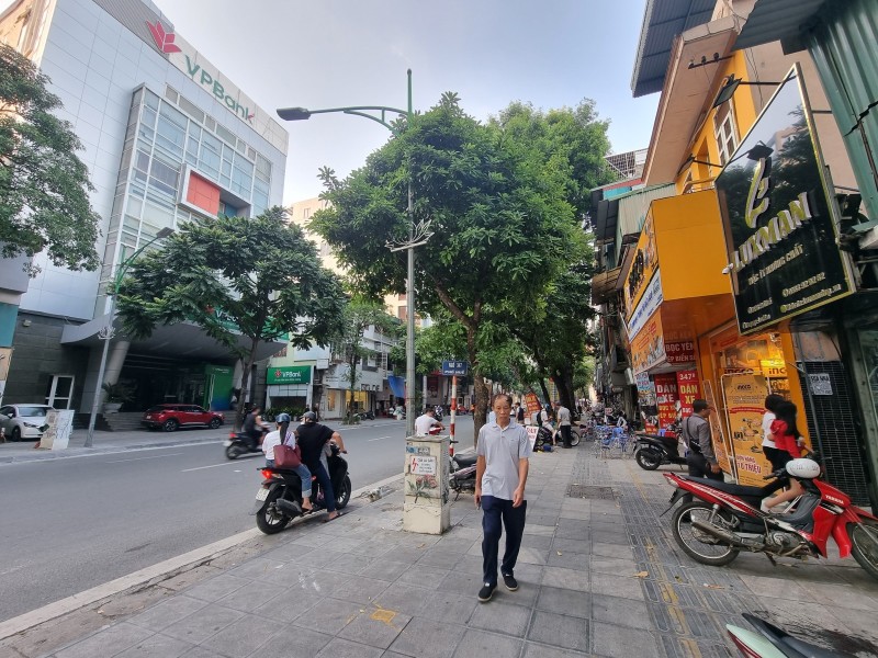 Bán nhà mặt tiền Phố Huế, bên lẻ thuận đường, 83m2, LH: Địa Thủy Sư Trần Thọ