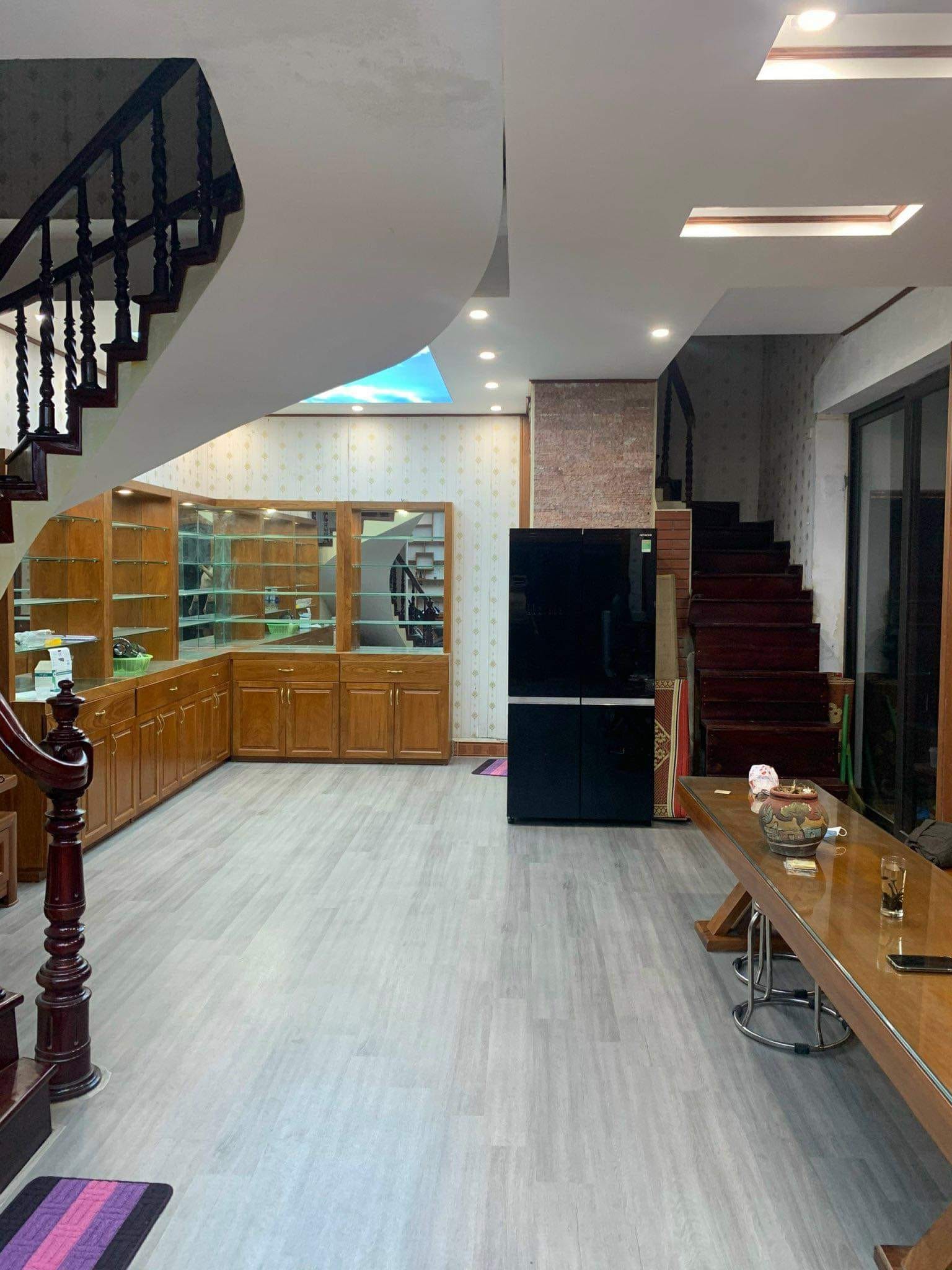 Chủ nhà đang cần bán gấp nhà trong ngõ 106 Lê Thanh Nghị