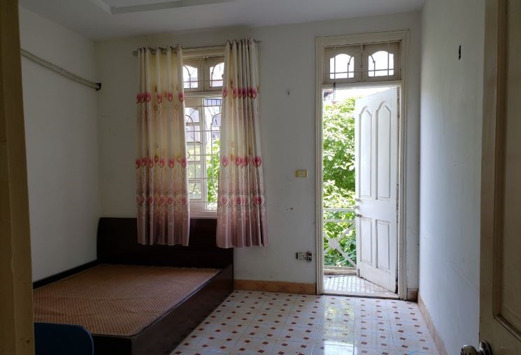 Bán nhà Chùa Láng giá chỉ hơn 4 tỷ, nhà cách mặt phố vài bước chân