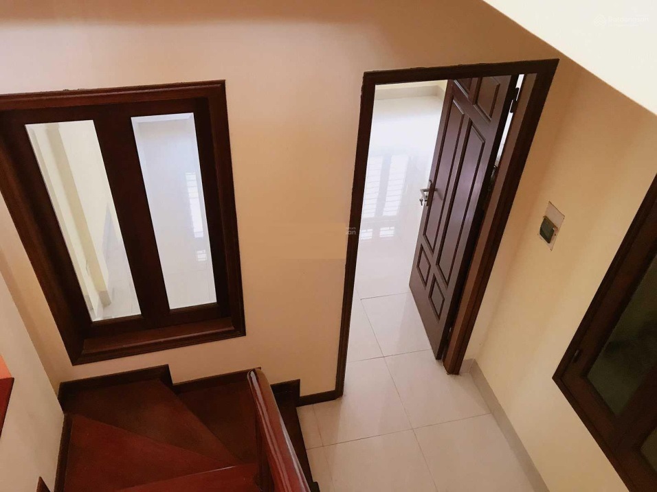 Nhà phố Chùa Láng chính chủ 65m2, ngõ ô tô vào, kinh doanh hay ở đều thuận tiện