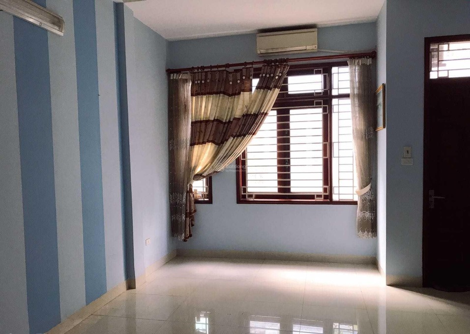 Nhà bán khu phân lô phố Chùa Láng 4m mặt tiền, diện tích 60m2, ô tô vào nhà