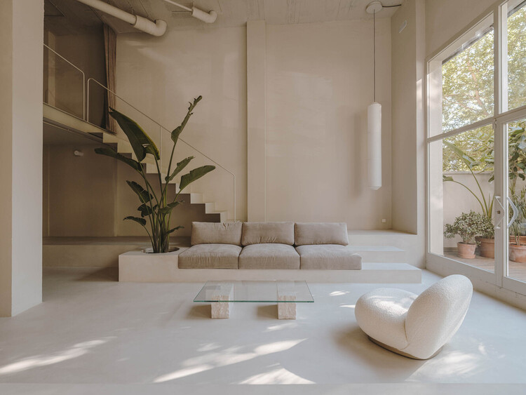 Nhà chính chủ ngõ 37 lê Thanh Nghị cần bán giá 12 tỷ