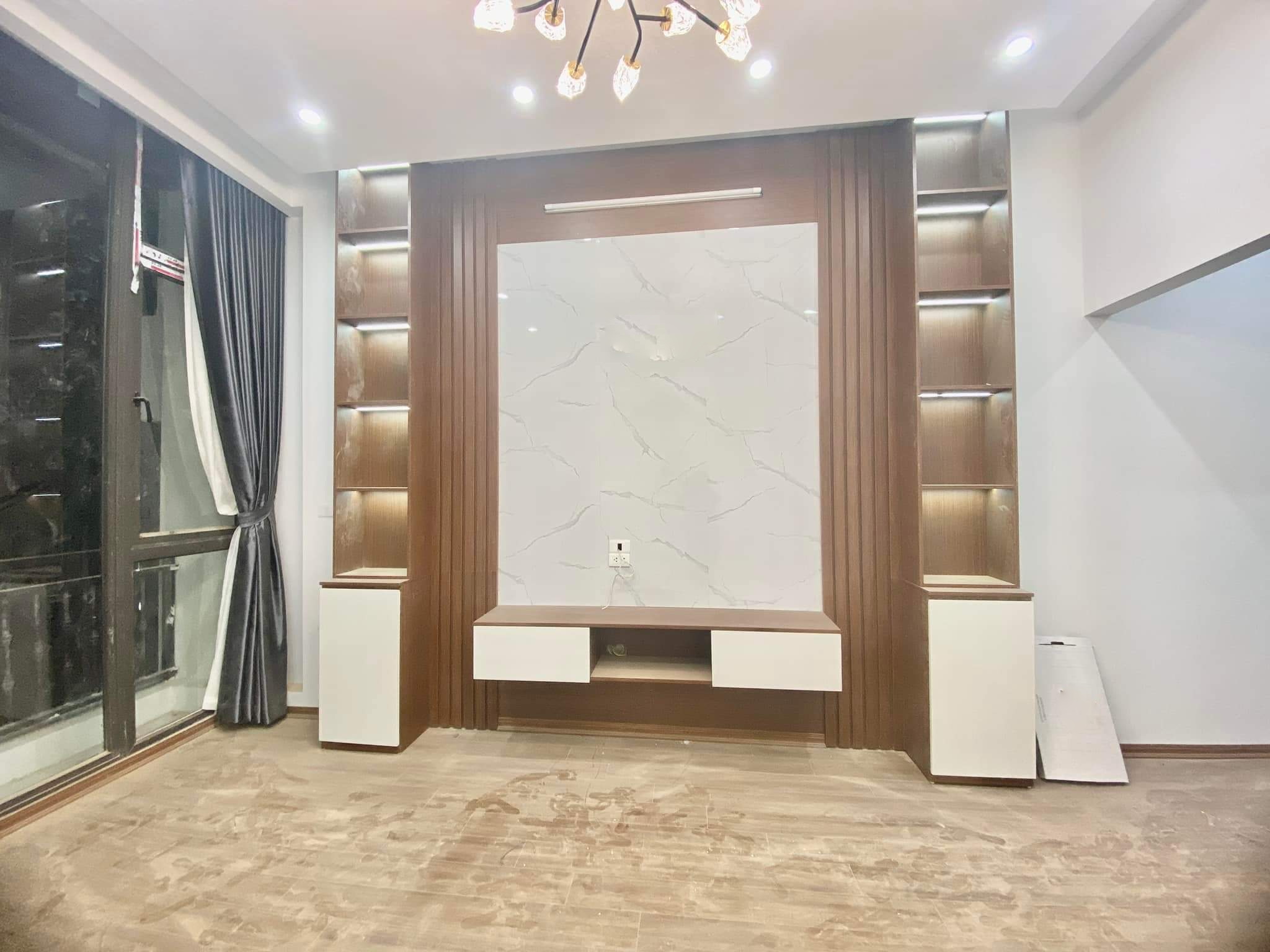 Bán nhà Hào Nam 55m Phân lô cán bộ Ô tô vào nhà Giá bán gấp