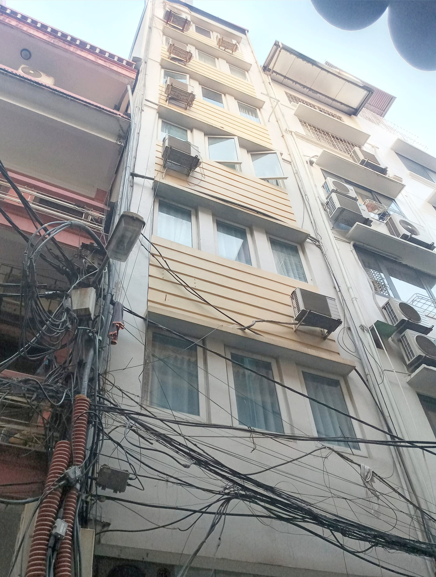 Bán nhà mặt phố Vũ Ngọc Phan 68m Phân lô 2 thoáng 7 tầng thang máy KD giá ngon