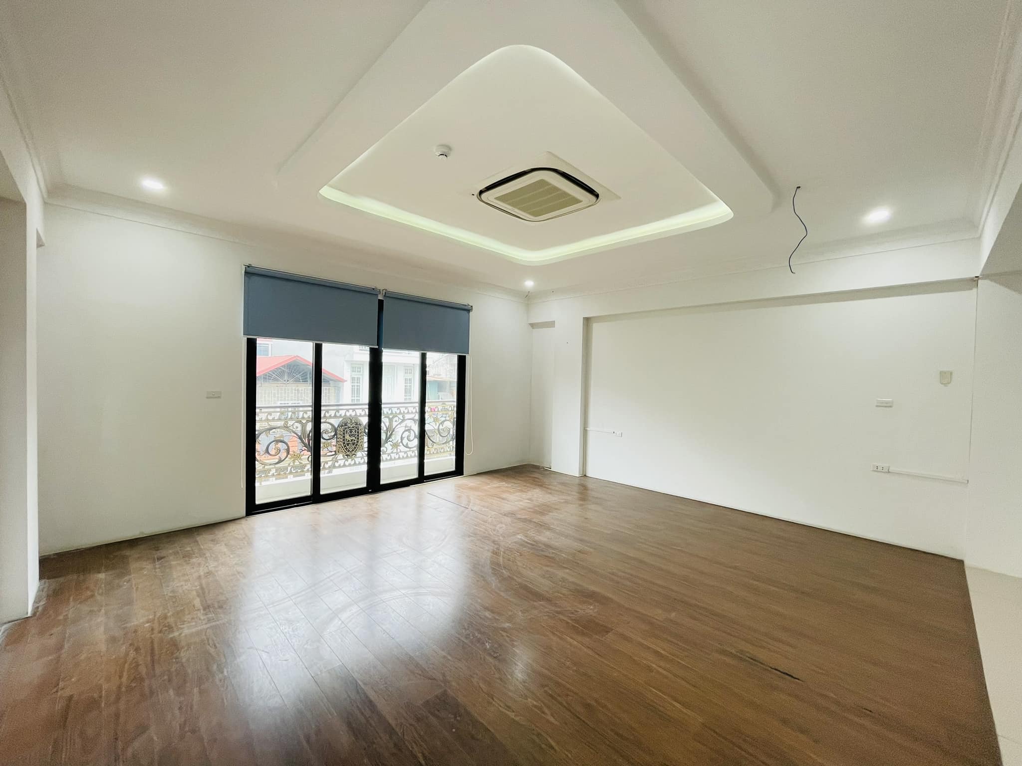 Bán nhà mặt đường Trần Khát Chân diện tích 40m giá chỉ 15 tỷ nhà đẹp