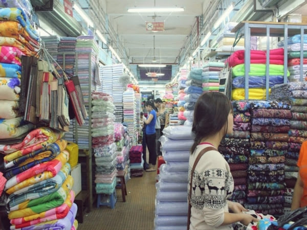 Chợ Hôm Hà Nội địa chỉ mua sắm nổi tiếng 4 cho-hom-ha-noi-4