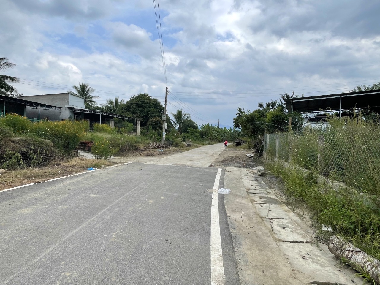 Bán đất Diên Xuân mặt tiền đường liên thôn cách Tỉnh Lộ 8 chỉ 400m.