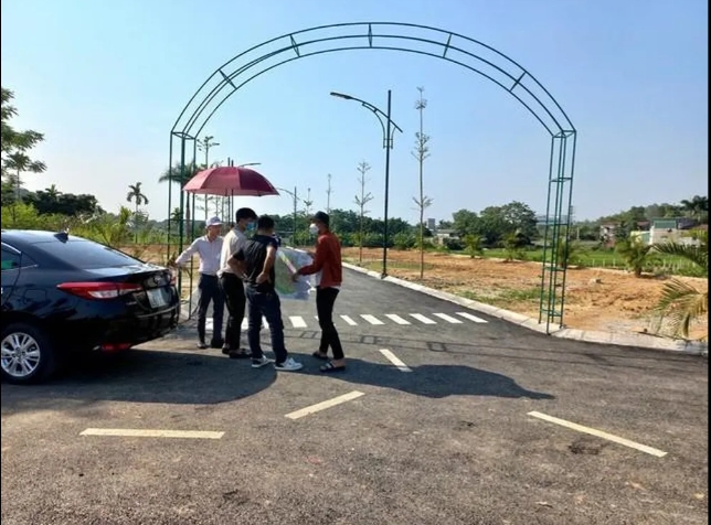 CẦN BÁN GẤP 60M2 CHỈ NHÌNH 20TR/M2 ĐƯỜNG ĐẠI LỘ THĂNG LONG KHU VỰC LÁNG HÒA LẠC